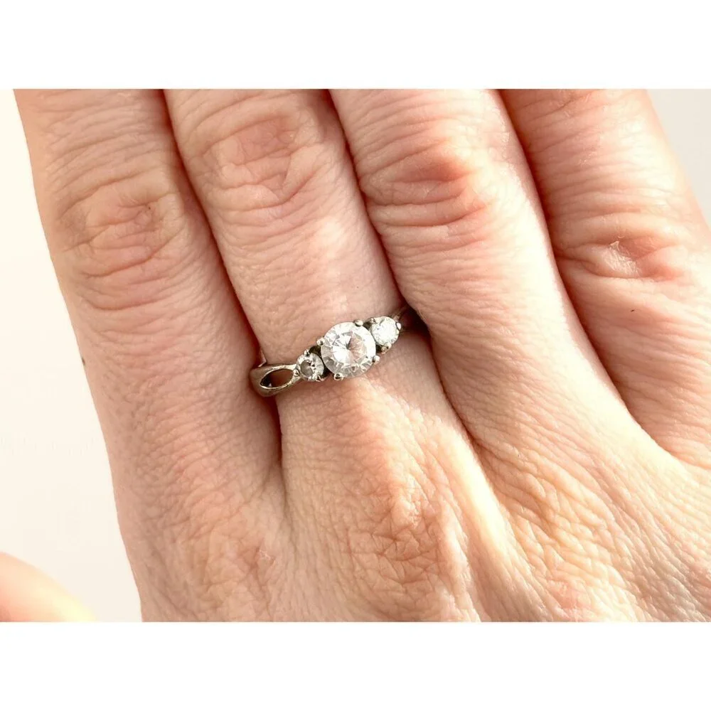 Tripe Stone Round Cut Cubic Zirconia Ring Split Shank Ring - sz 9